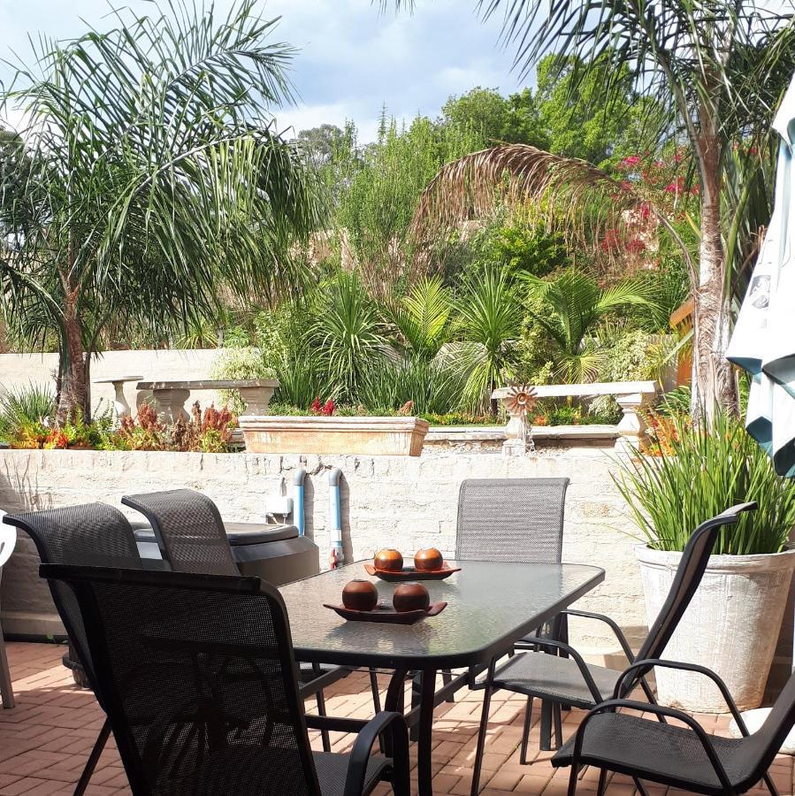 Flametree Guesthouse Свелендам Екстериор снимка