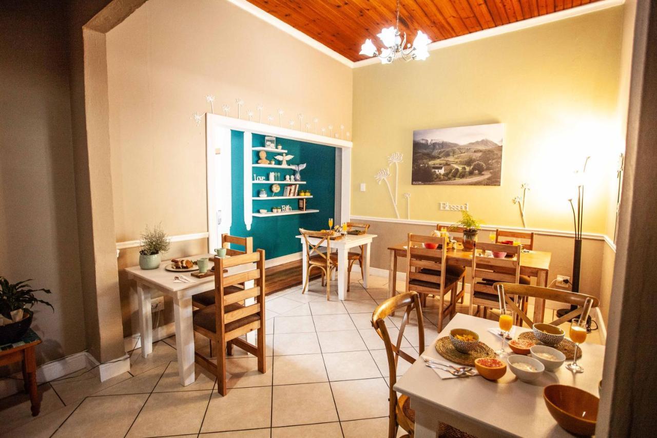 Flametree Guesthouse Свелендам Екстериор снимка