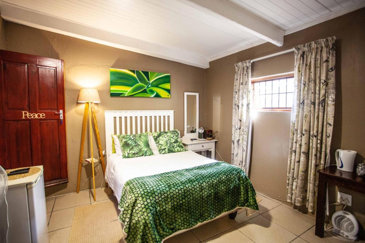 Flametree Guesthouse Свелендам Стая снимка