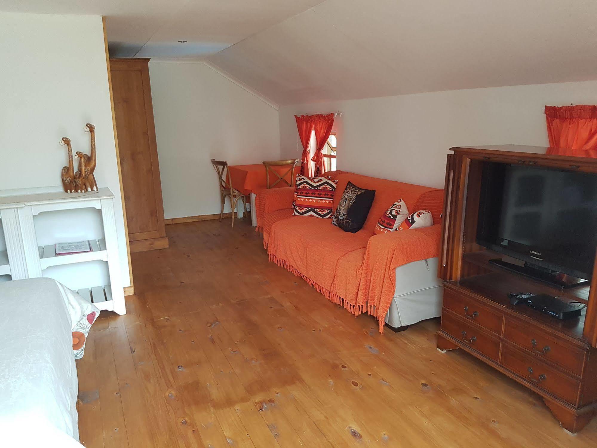 Flametree Guesthouse Свелендам Екстериор снимка
