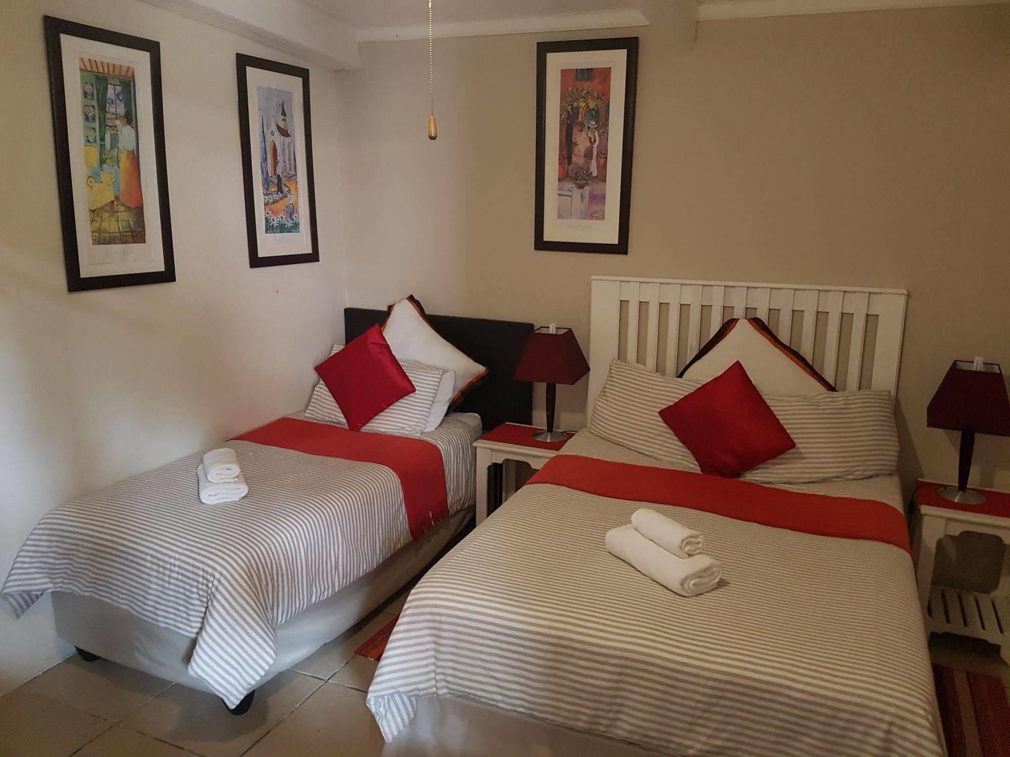 Flametree Guesthouse Свелендам Екстериор снимка