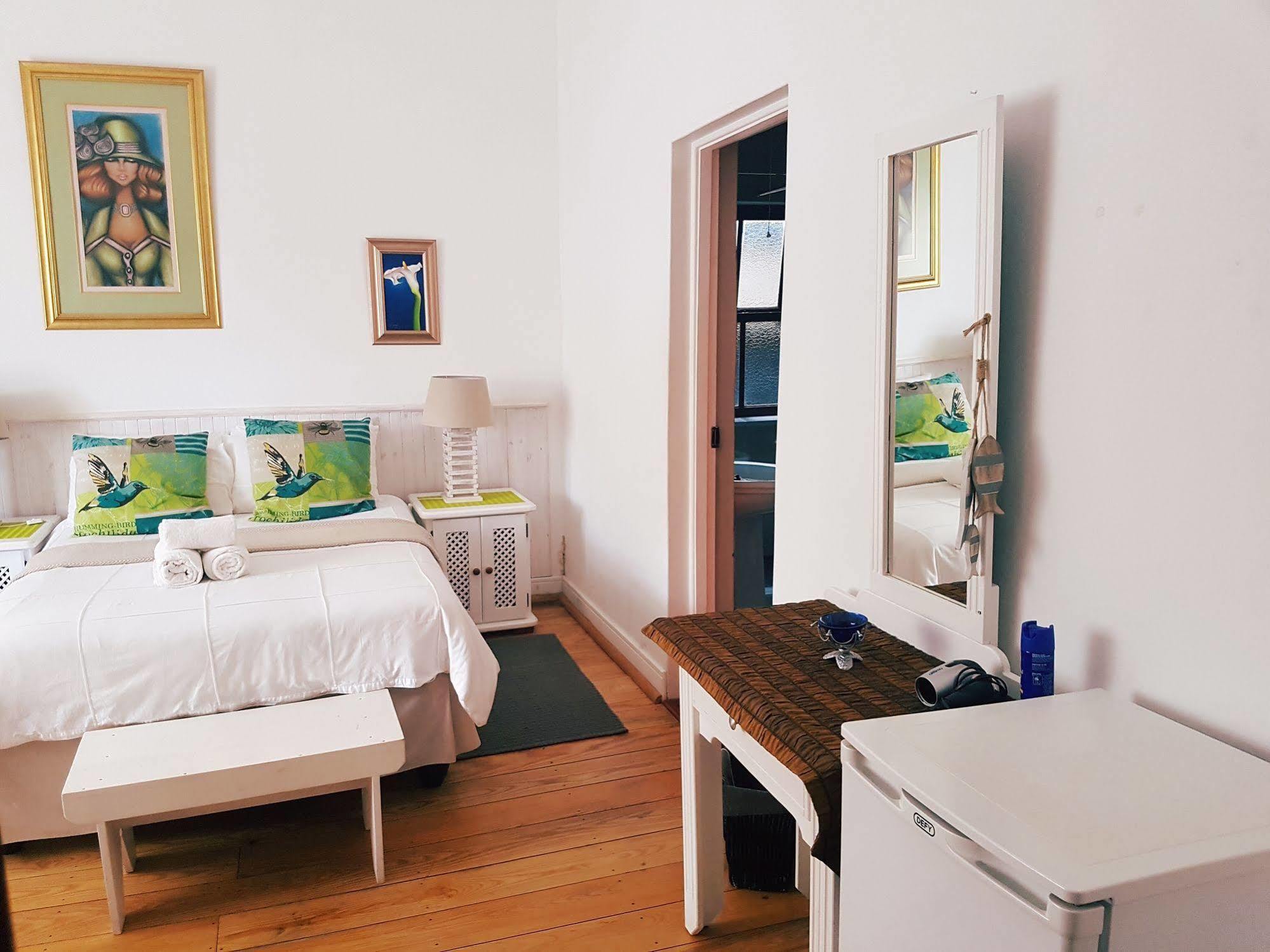 Flametree Guesthouse Свелендам Екстериор снимка